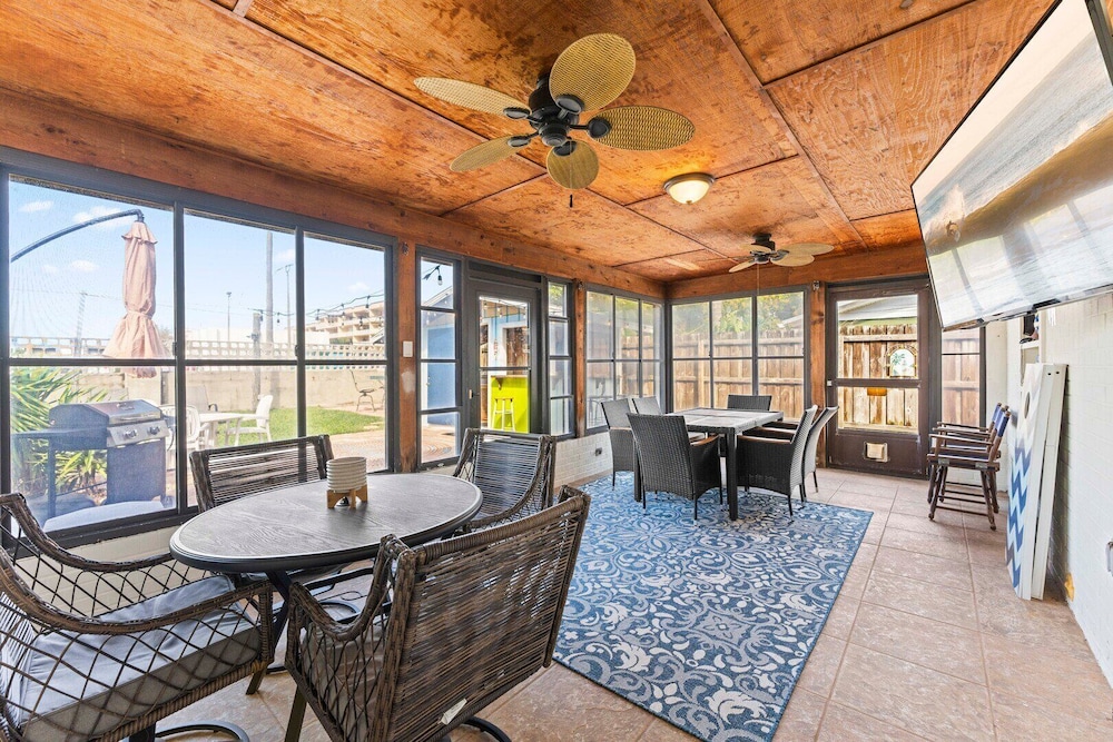 384 Harbor Drive