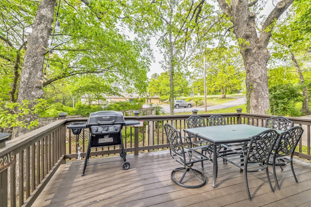 Relax And Unwind In The Heart Of Fayetteville 2 Bedroom Home