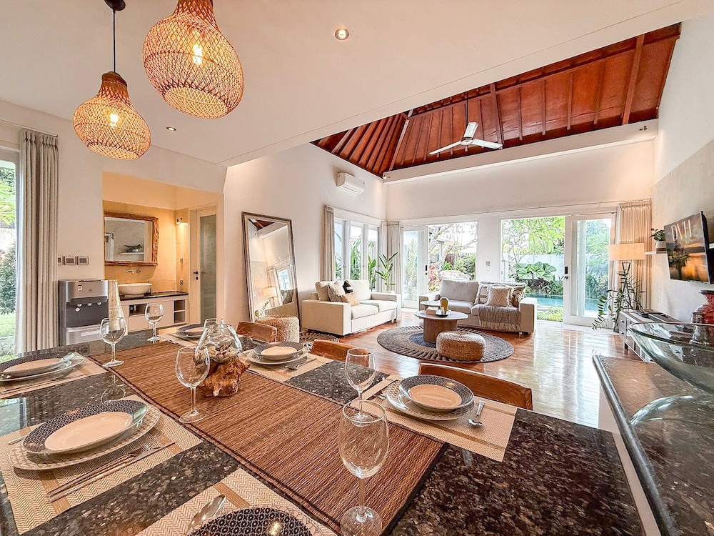 Villa St Calyx by DVH Luxe Retreats 3BR