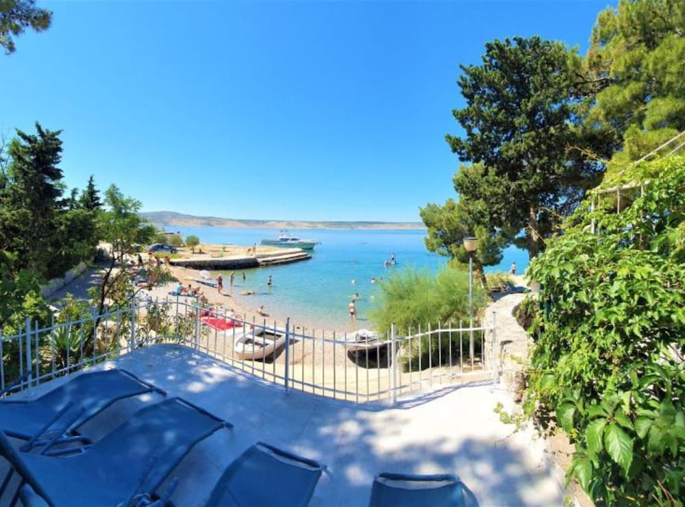 Beach House - 2m From Beach