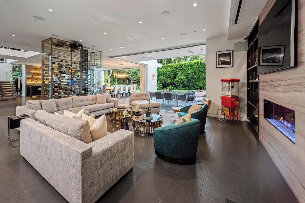 Alta Royale - Exquisite Designer Retreat Near Soho House & Rodeo Drive