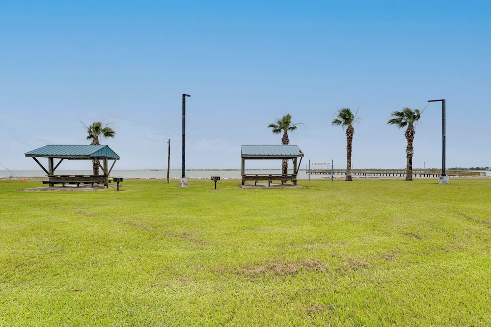 Fish & Boat: Home w/ Spacious Yard in Seadrift