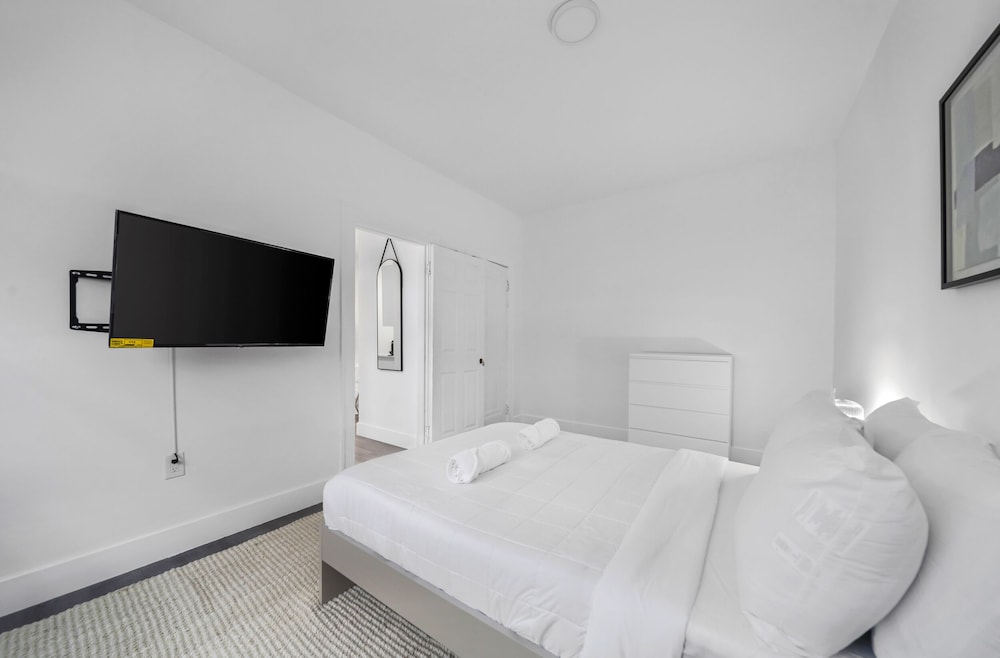 Historic 2 Bedroom Hidden Gem