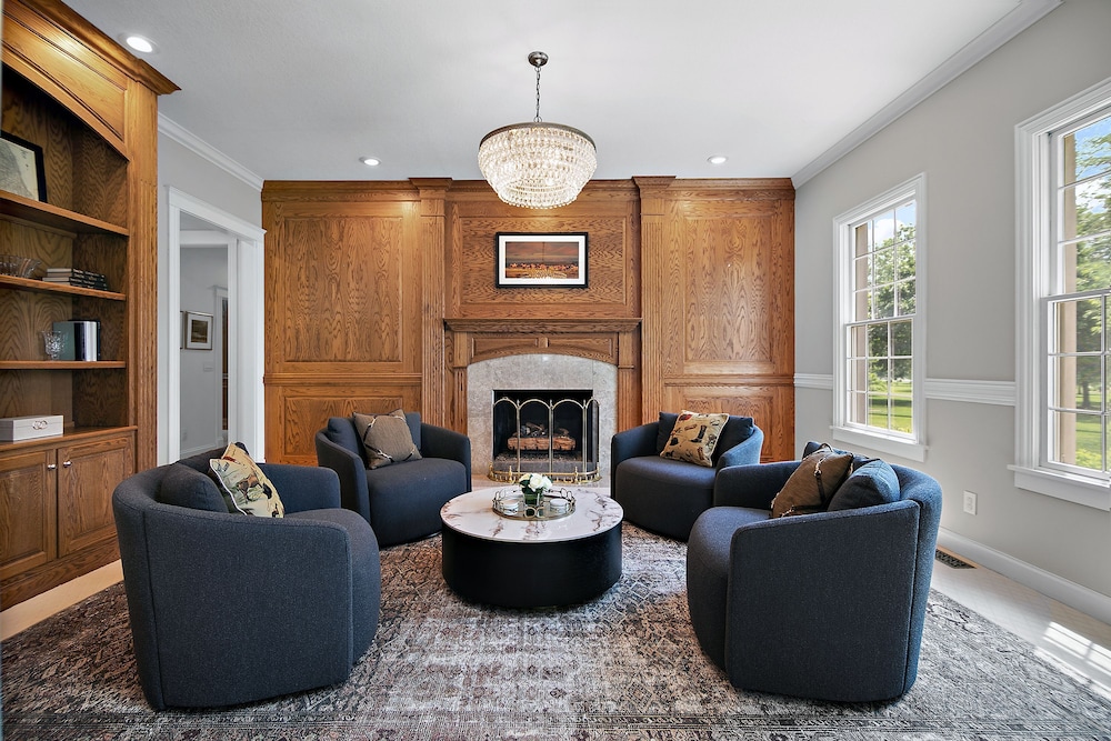 Private Riverbank 27-acre Estate 1 hr From Chicago