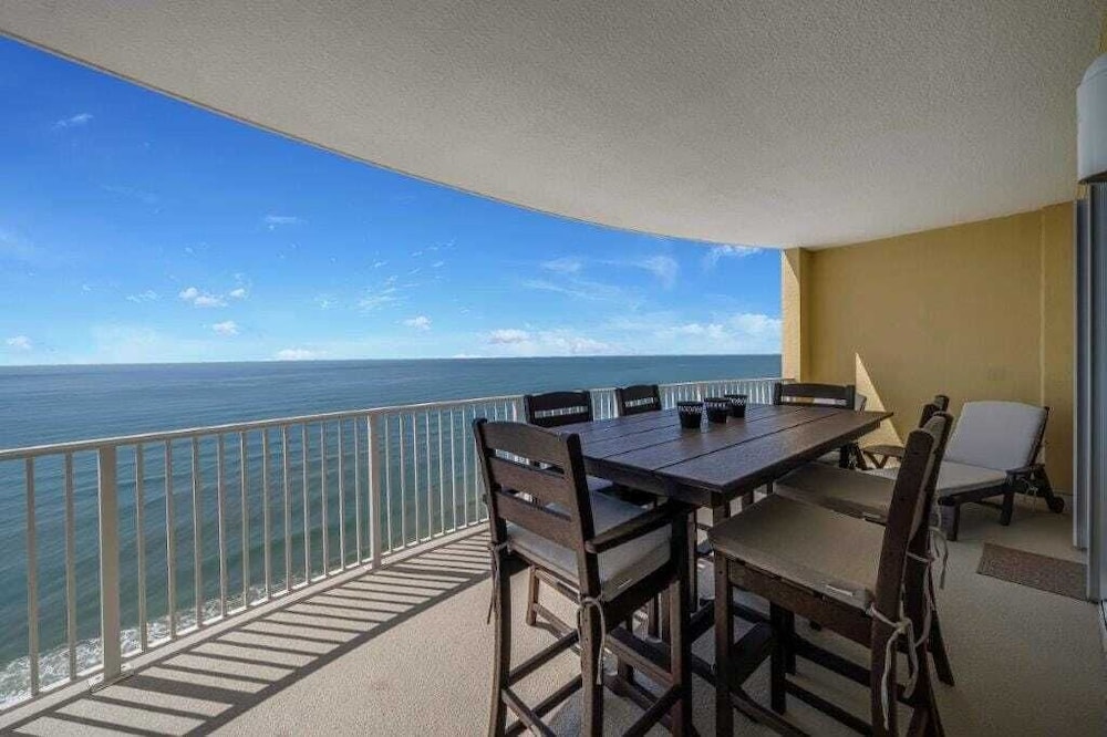 The Shore Break by Avantstay Gulf Front + Pool
