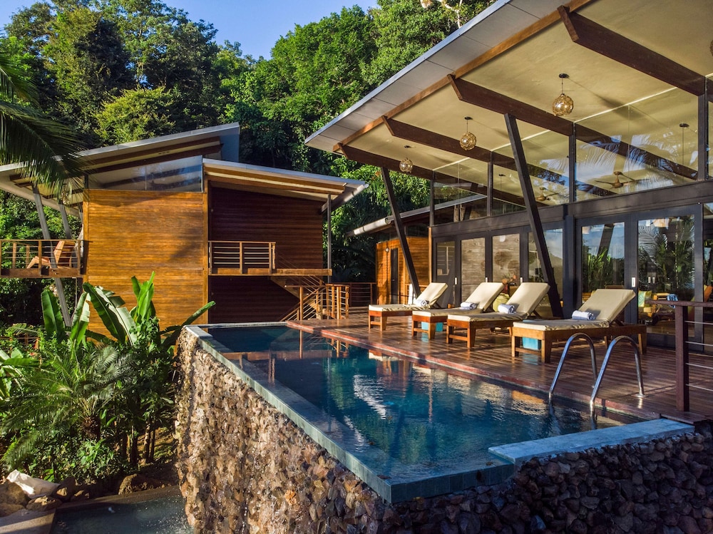 Isla Palenque Member of the Cayuga Collection