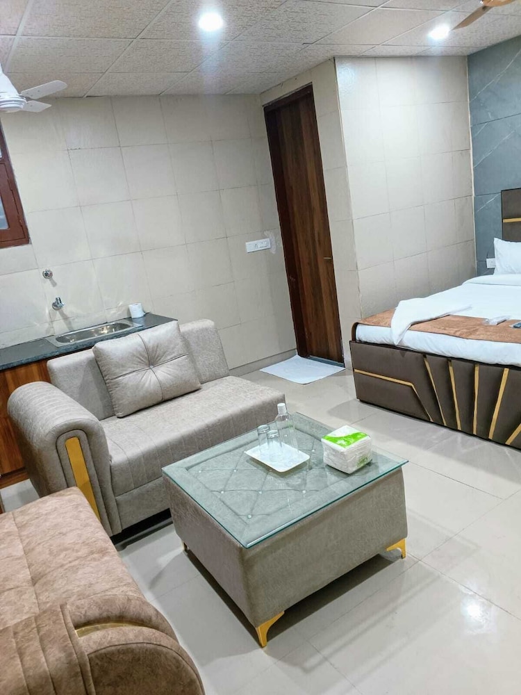 Soooper Hotel