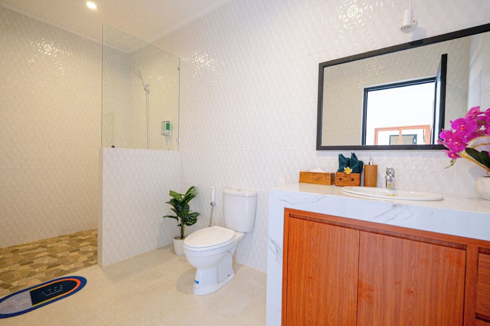 Crystal Flow Guest House & Apartment Canggu