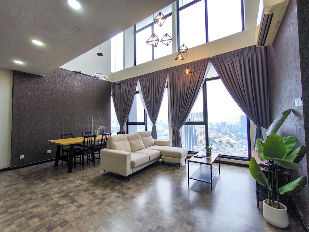 Expressionz Suites by Manhattan Group