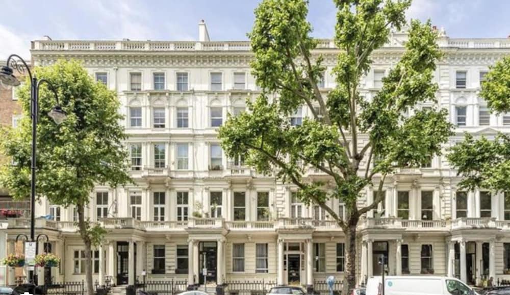3-bed South Kensington Flat With Outdoor Terrace