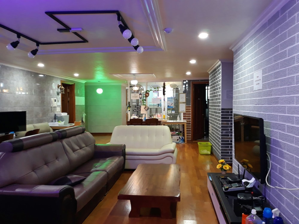 Good Moments sharehouse