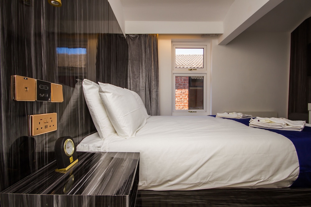 DJ Suites Blackpool