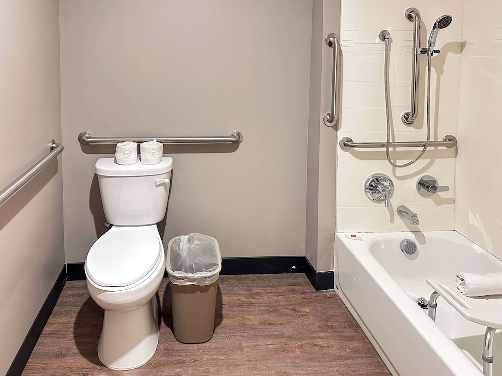 Studio 6 Richmond Airport