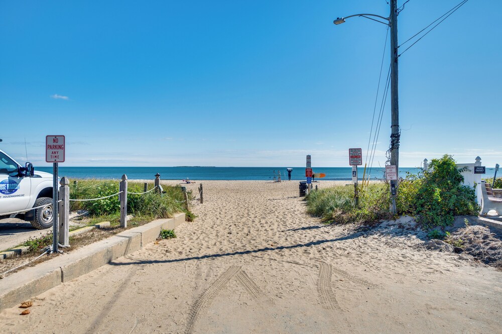 'beachfront 9' Condo on Old Orchard Beach