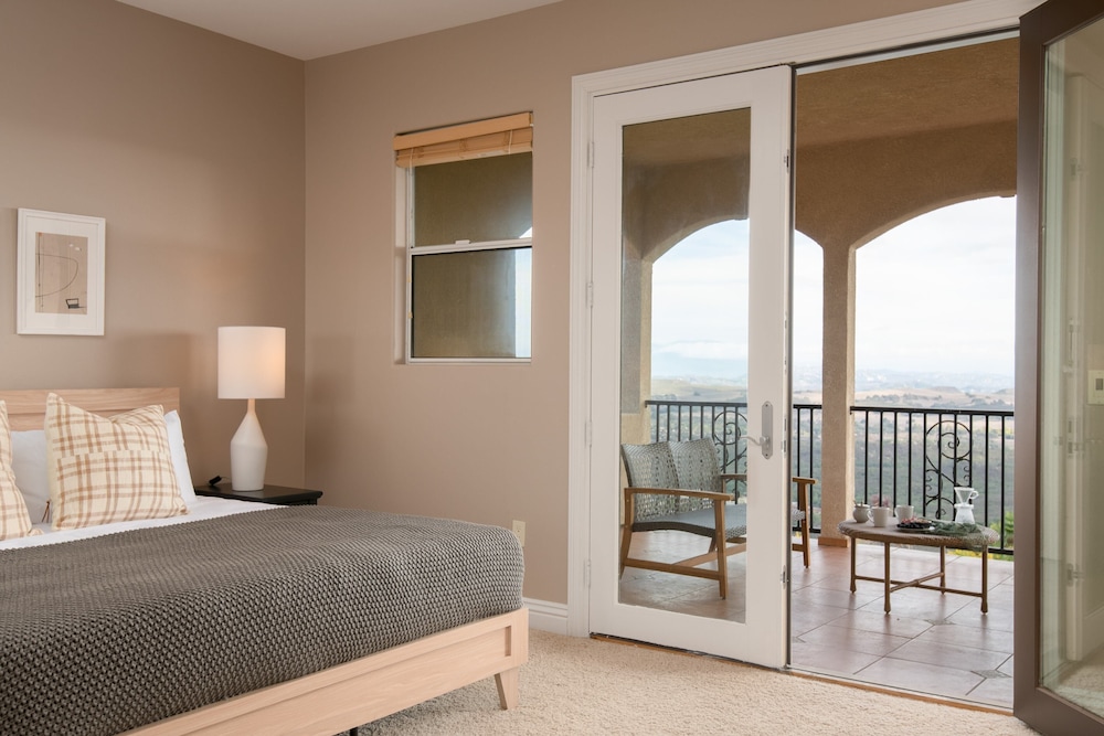 Colina by Avantstay Secluded Mountain Top Oasis w/ Pool, Hot Tub & Putting Green! view 5