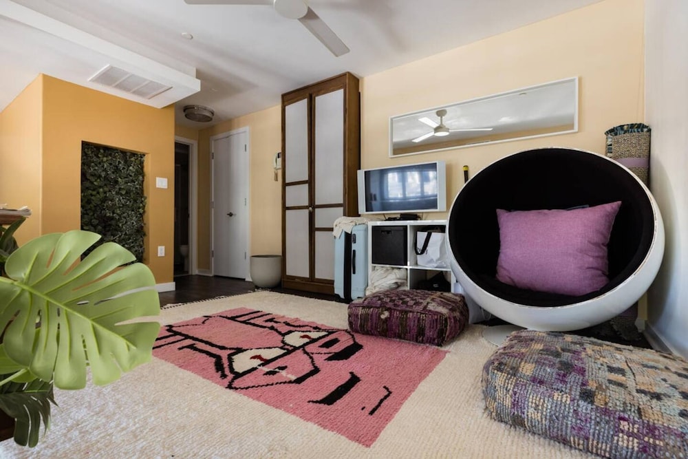 Dekalb by Rove Travel Duplex Loft w Terrace