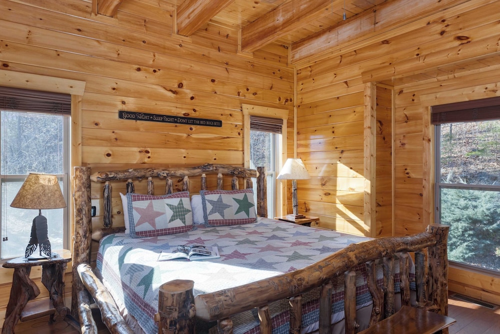 100 Guests Blackthorn: Sister Smokies Homes Luxury Mountain Retreat