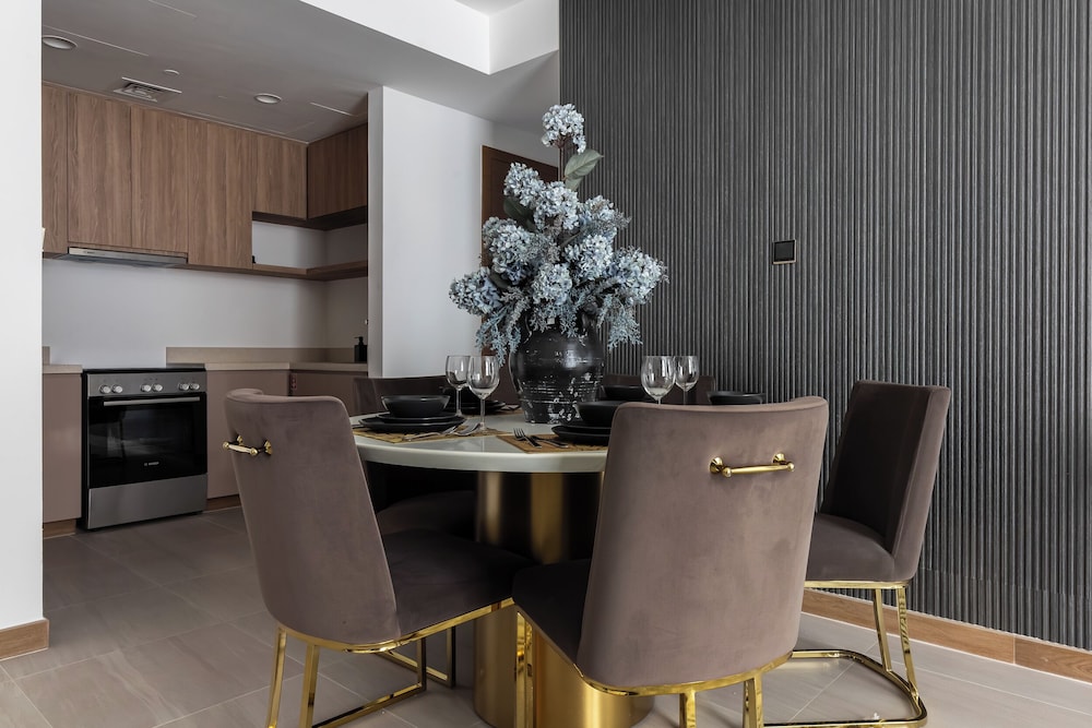 SIMPLY COMFORT Missoni Top Floor with Sea, Canal and Burj Khalifa Views