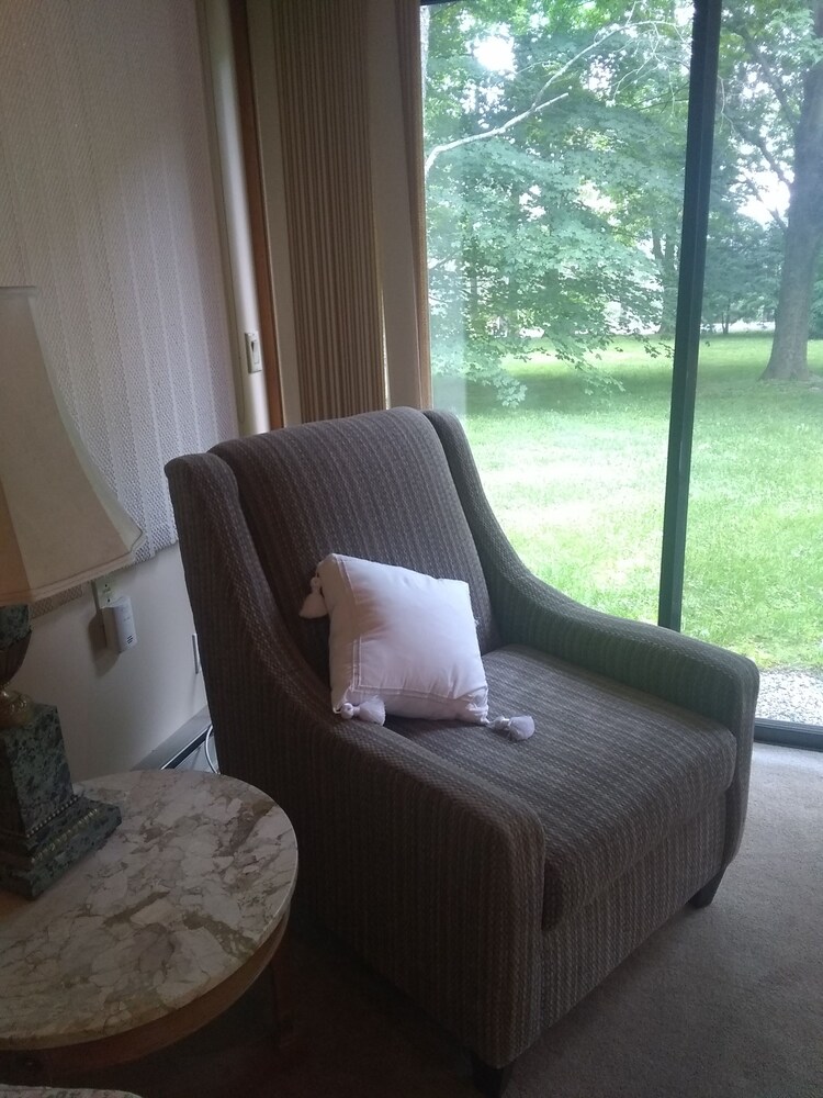 Tanglewood Suites - Property Image 16