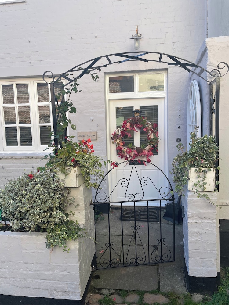 17th Century Coach House - Pet & Family Friendly