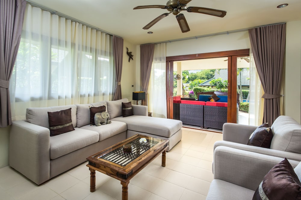 Idyllic Samui Beach Villa Resort