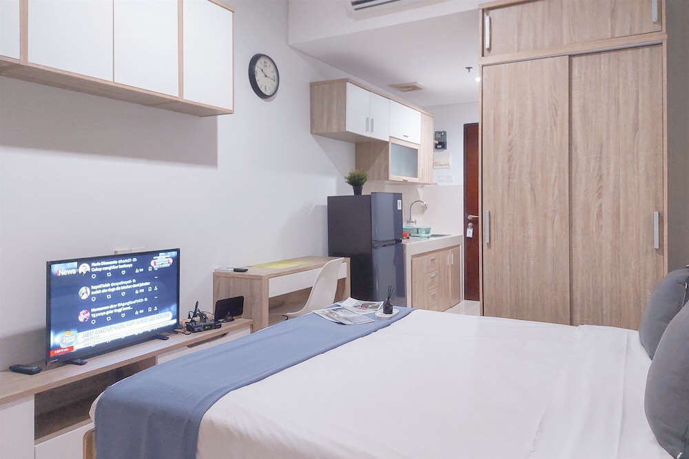 Modern and Comfy Studio Apartment Springwood Residence Tangerang