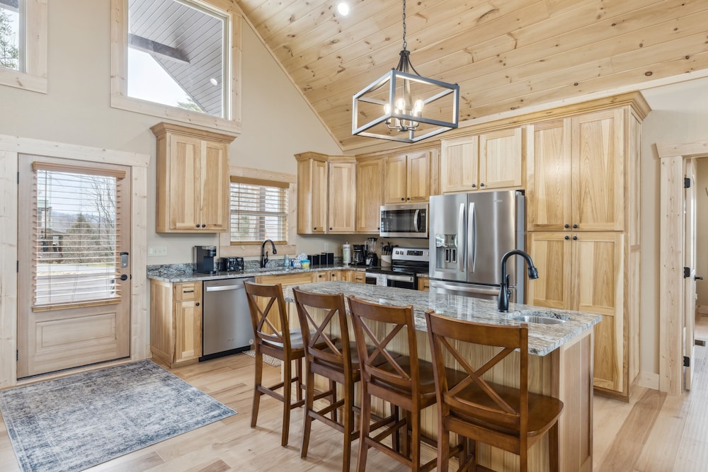 Robeson Hood Lodge 4 Bedroom Home