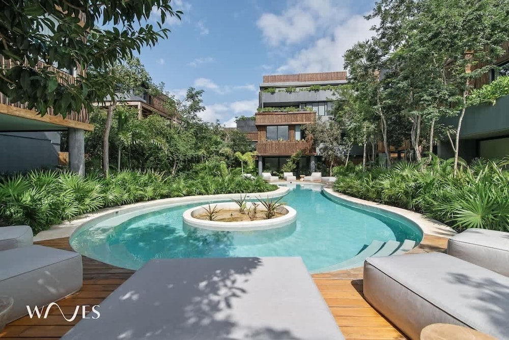 2BR W/private Pool - Steps Away From the Beach