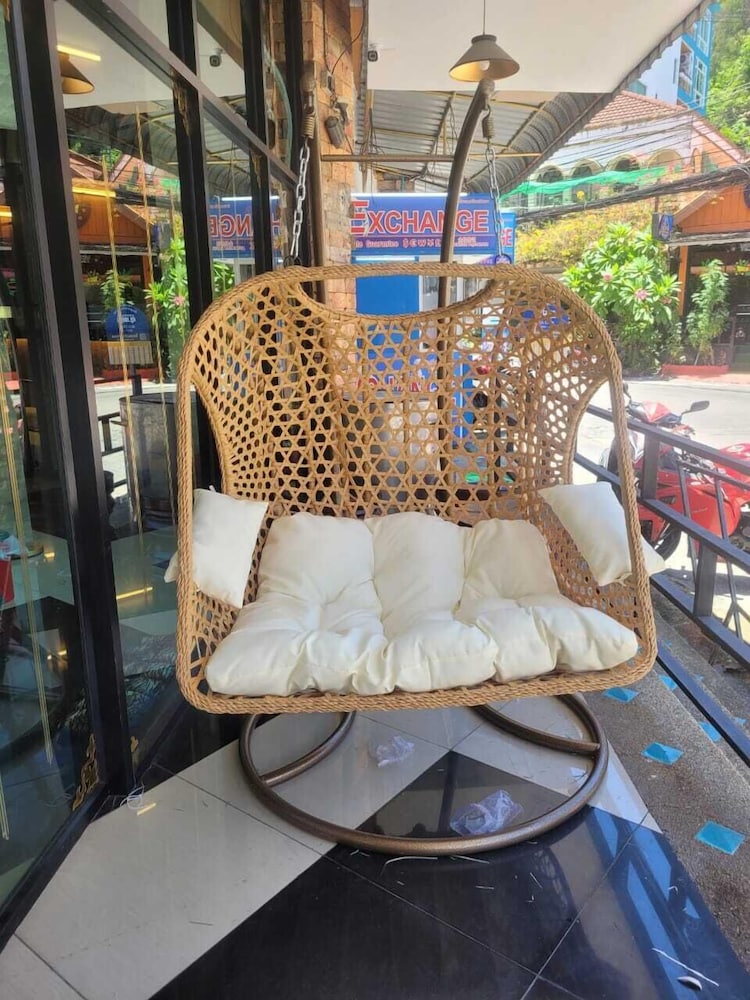 Hangover Hostel Patong
