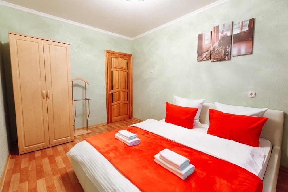 Apartment near Central Square view 2