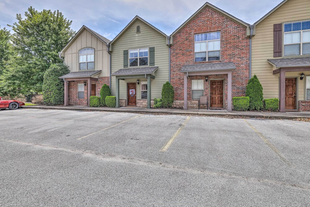Charming Springdale Townhome ~ 5 Mi to Dtwn! view 5