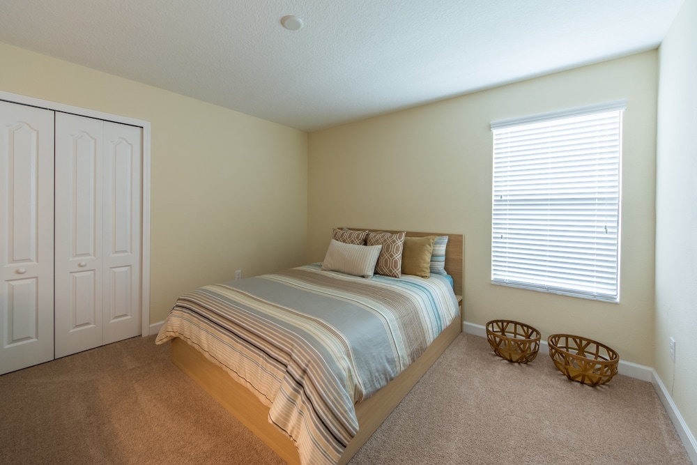 Champions Gate 1470 - Image 2