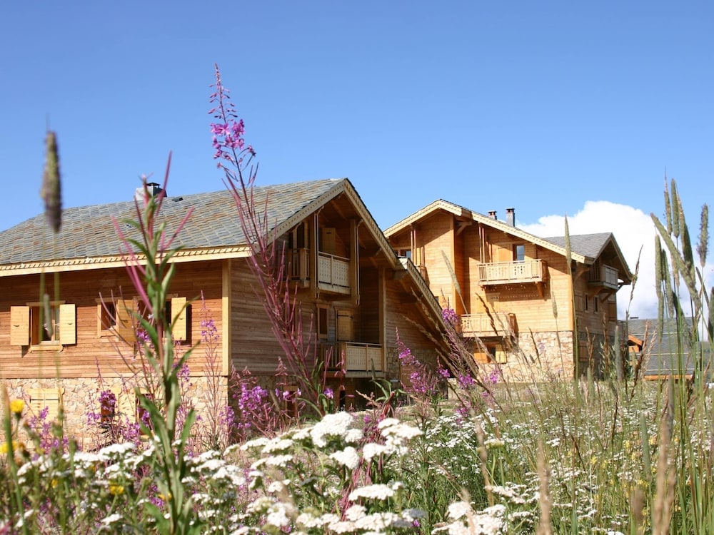 Huez Vacations - Chalet With Fireplace in Alpe D'huez - Property Image 4
