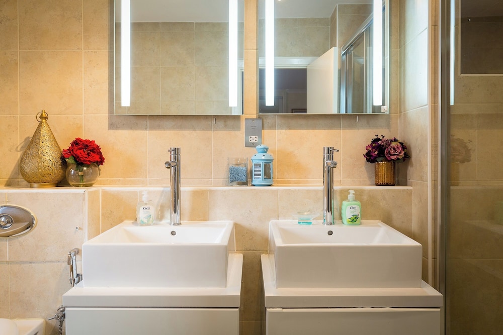 Luxury Villa 6 Bedrooms Next to Marble Arch