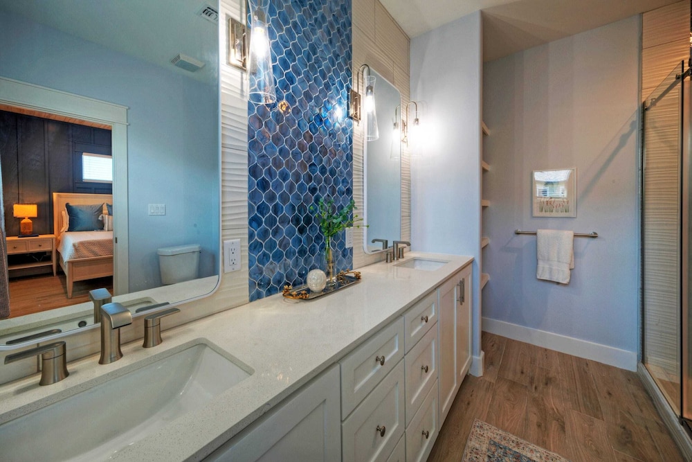 Deja Blue Coastal Retreat w/ Pool, Firepit, BBQ & Outdoor TV Lounge