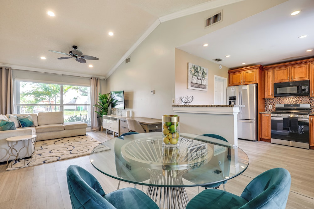 3 Mi to Sawgrass Mills: Home w/ Lanai & Game Area