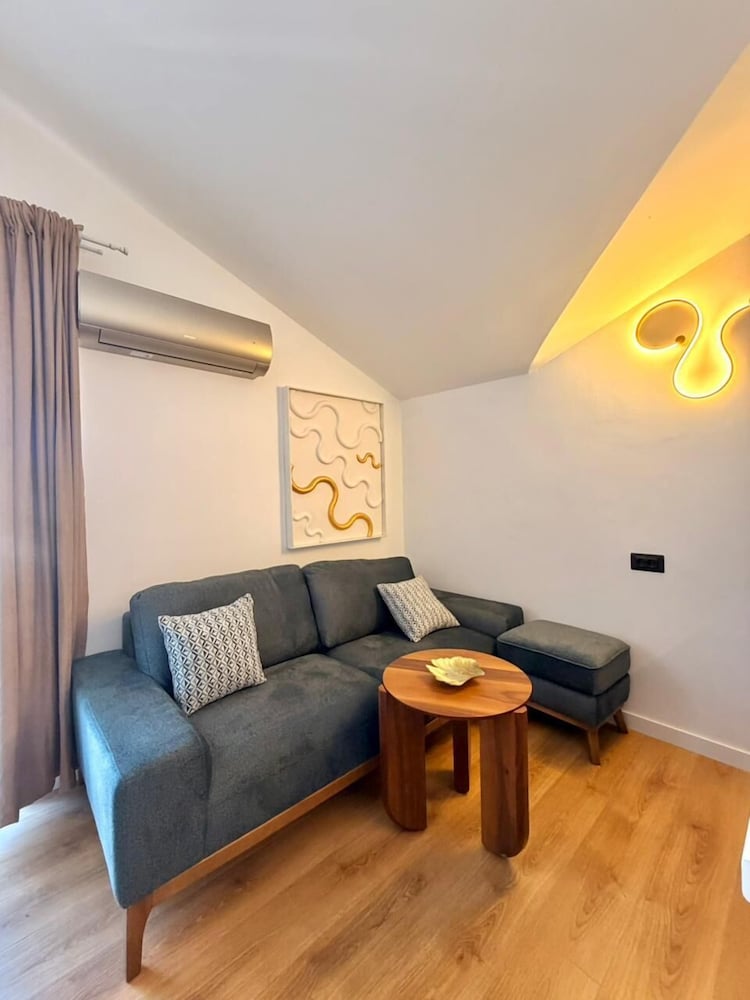 Lunamare Apartments