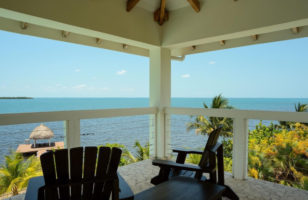 Lucky Duck Villa - Huge Beachfront Pool and Pier