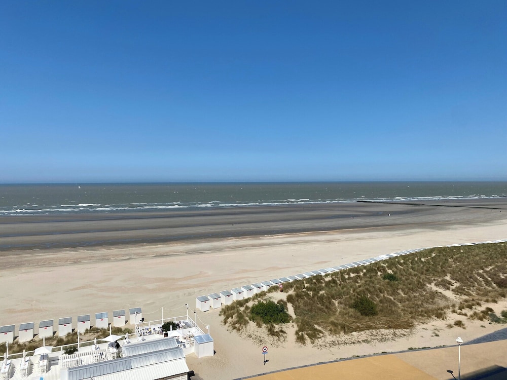 Apartment in Nieuwpoort-bad With Sea View
