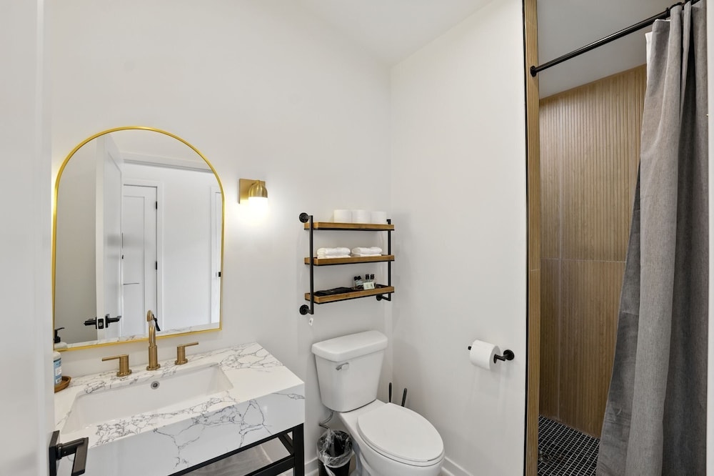 500 House - Unit B 2 Bedroom Townhouse