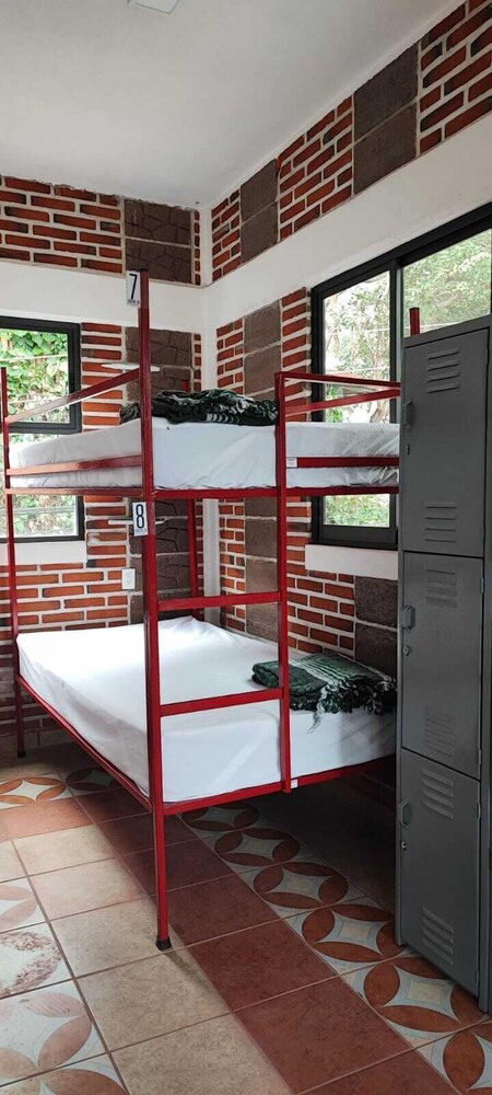 HOSTAL 38
