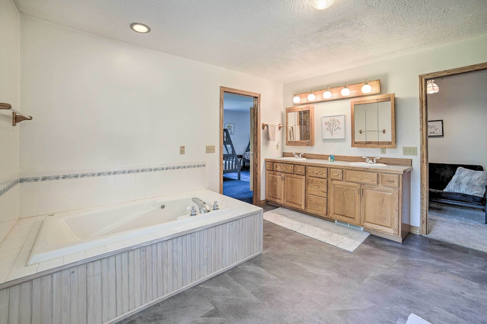 Family-friendly Retreat on Long Noble Lake! view 5