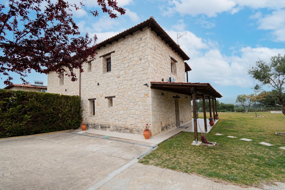 Artis Villa by Rentals Pro