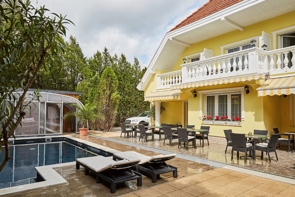 Hotel Gold Haus Panzió - Image 1