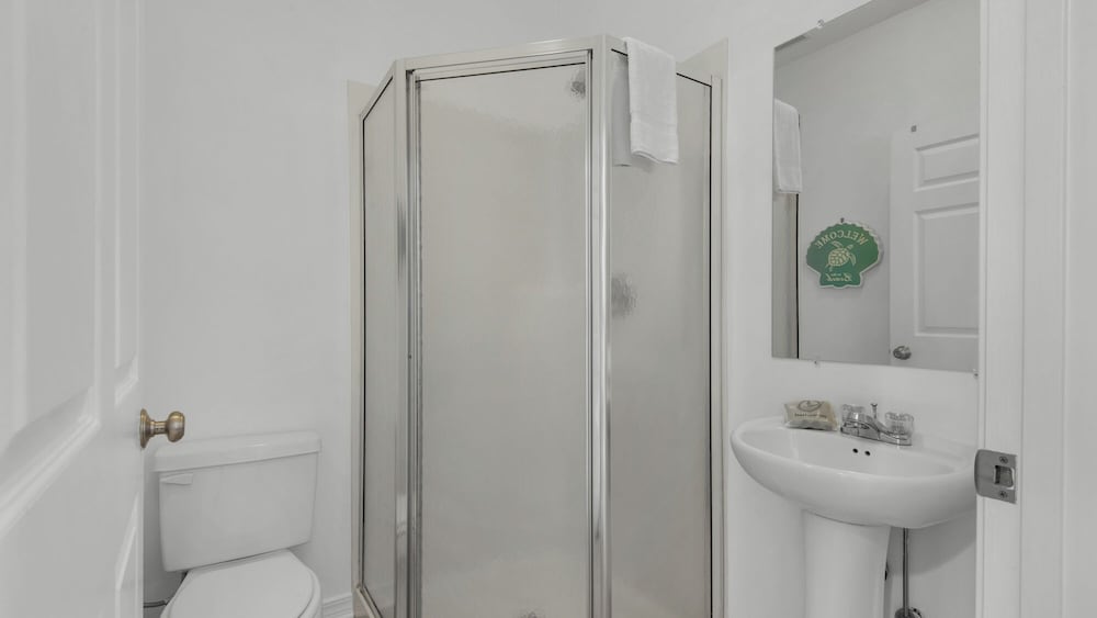 Seagrove 2BR Near Lake & Beach + Free Tickets: Bikes, Dolphin Cruise & More!