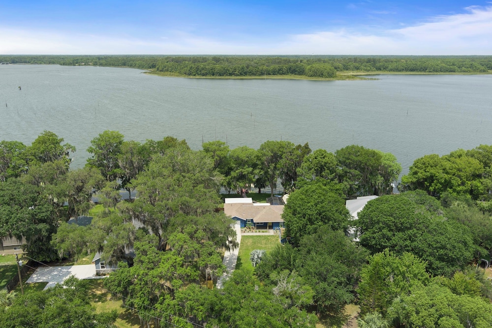 Welcoming Little Blue Lakehouse in Crystal River