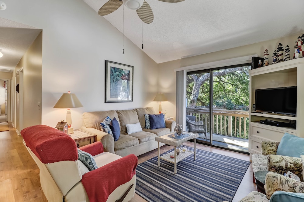 Dog Friendly Forest Ridge Condo Close to Beach by RedAwning view 3