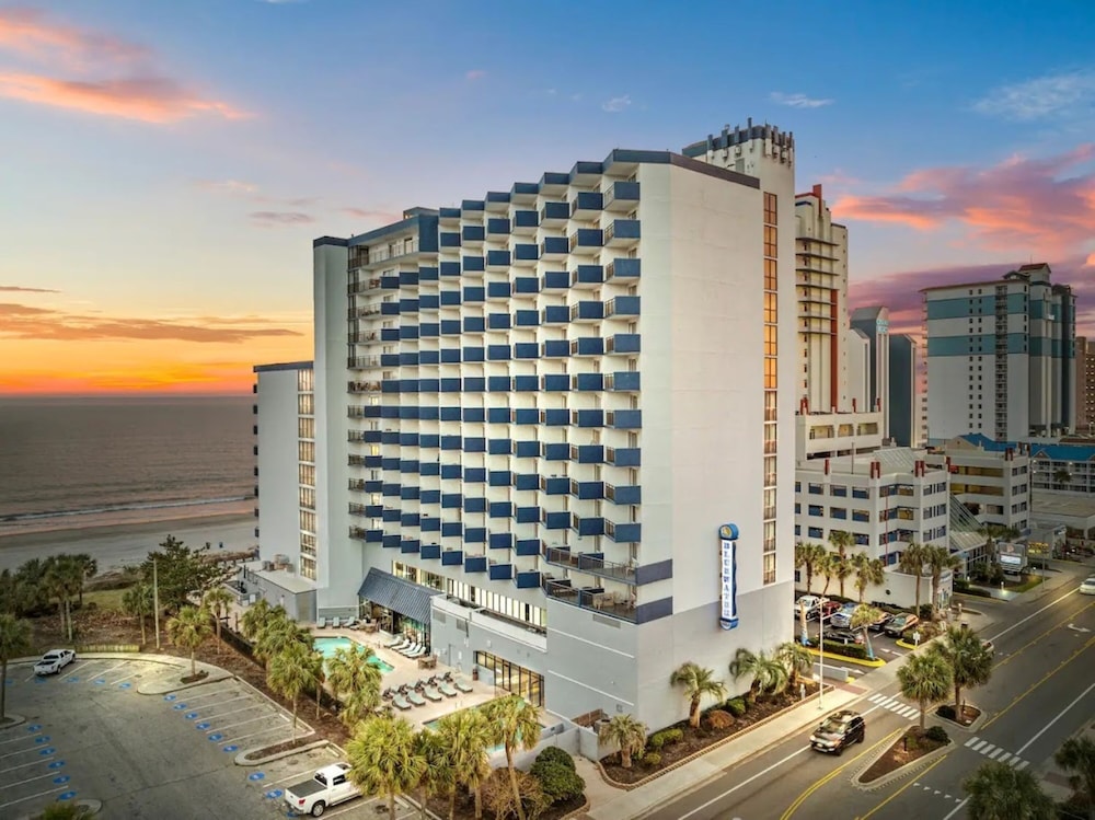 Oceanfront Resort, Great Views, King Bed, 7 Pools!