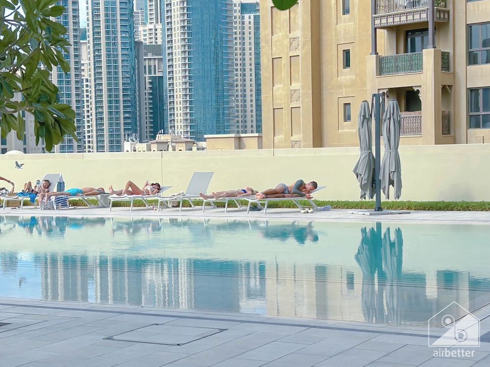 Luxurious Burj Royale One-bedroom & City Views