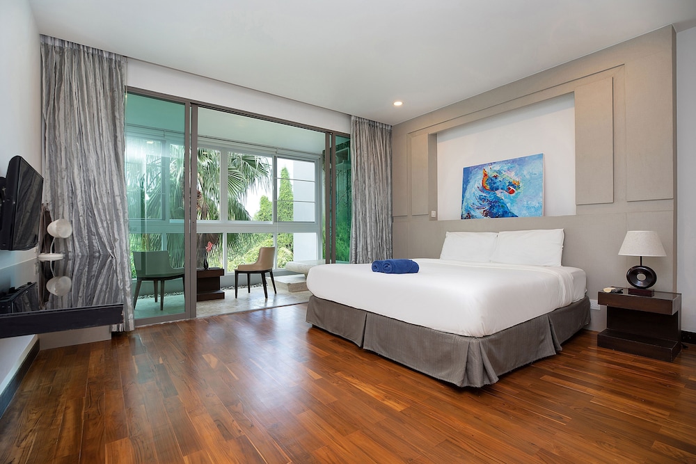 Elegant 2BR Apartment RGN B411 in Laguna